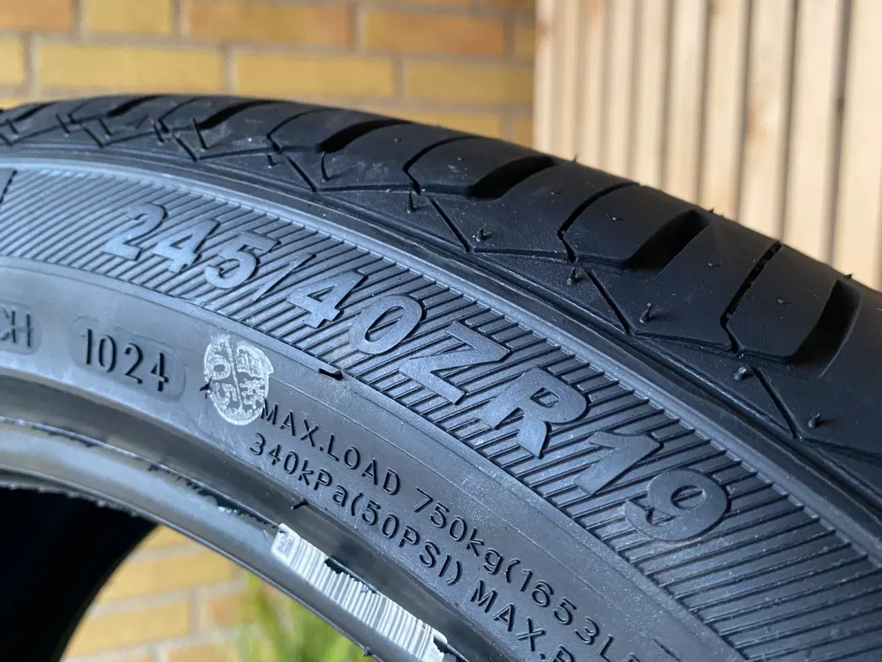 Billede 3 - 245/40-19”  Sommerdæk 