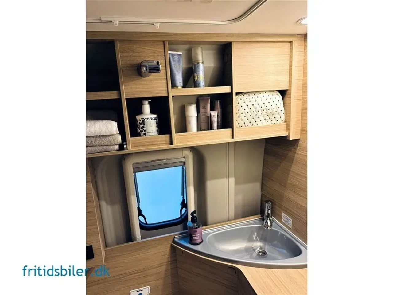Billede 11 - 2024 - RoadCar R 640 165 Hk   Roadcar 640 Den store rummelige camper med langsgående senge