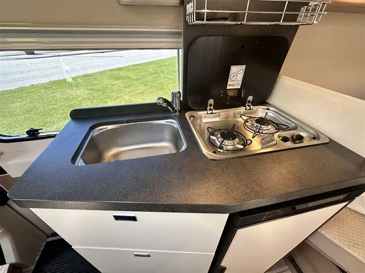 Billede 8 - 2023 - Carthago Malibu Van Compact 540 DB   Rummelig Van på kun 540cm Kørt KM 5900