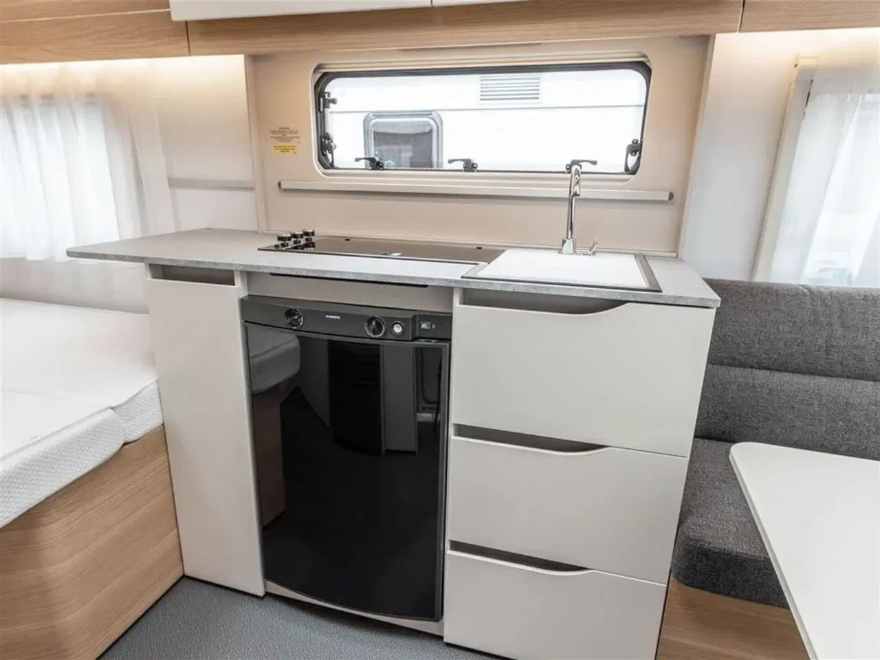 Billede 15 - 2021 - Adria Adora 472 UP   Med fuld automatisk mover og Dometic Ace Air Pro 400 lufttelt.