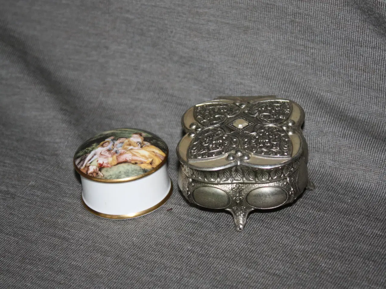 Billede 2 - Fine Bone China Crown Staffordshire pilleæske
