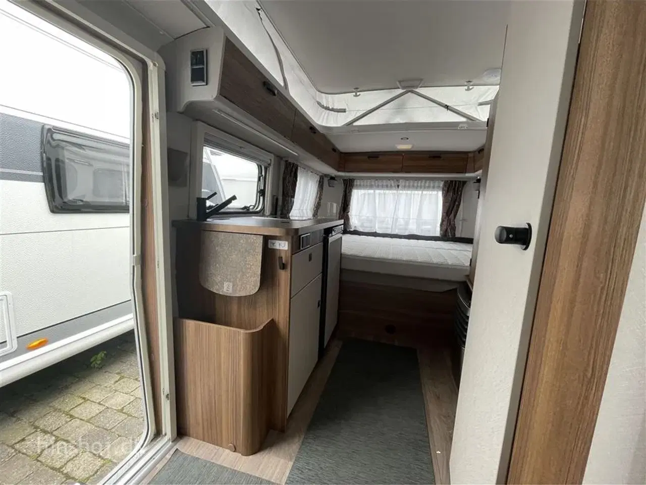 Billede 13 - 2023 - Eriba Touring 530 Legend   Super smart hævetagsvogn fra Hinshøj Caravan