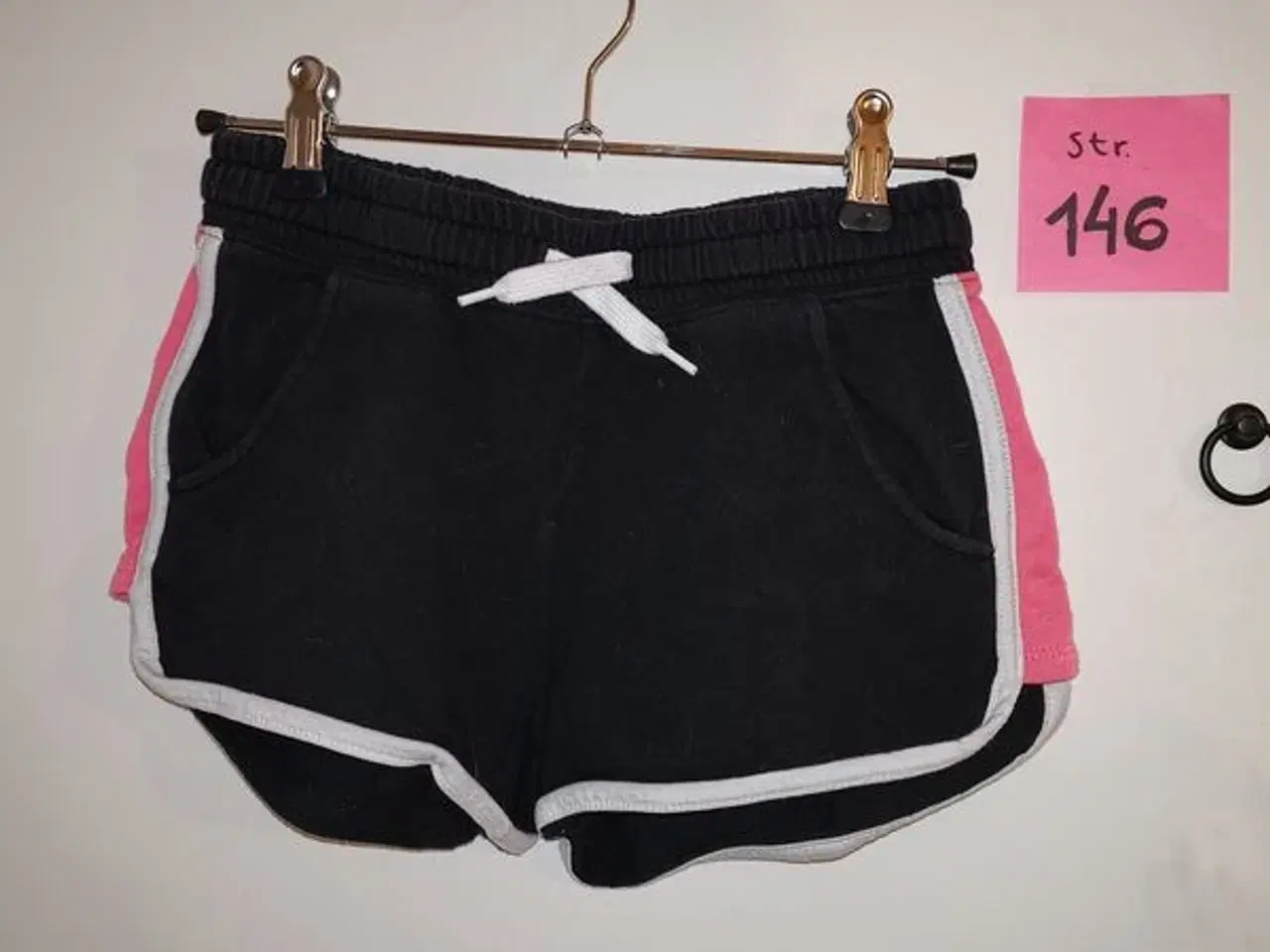 Billede 1 - Sorte shorts str 146