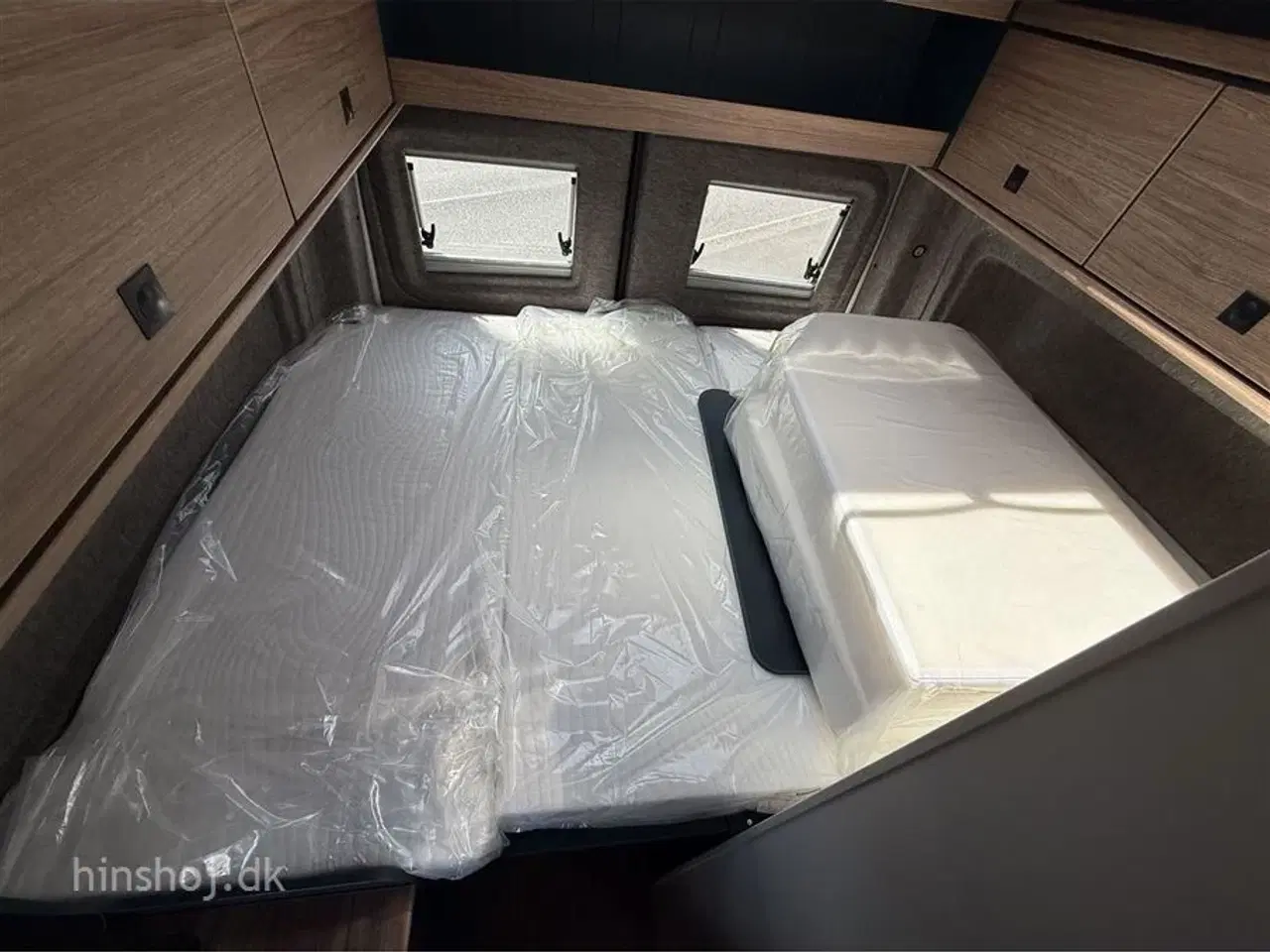 Billede 16 - 2025 - Eriba Car 600 Cherry Red Aut   Ny Facelift Campervan Eriba car bygget på VW hos Hinshøj Caravan.