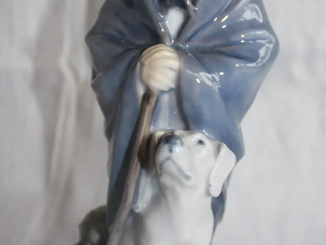 Billede 2 - Hyrde med hund. Figur fra Royal Copenhagen