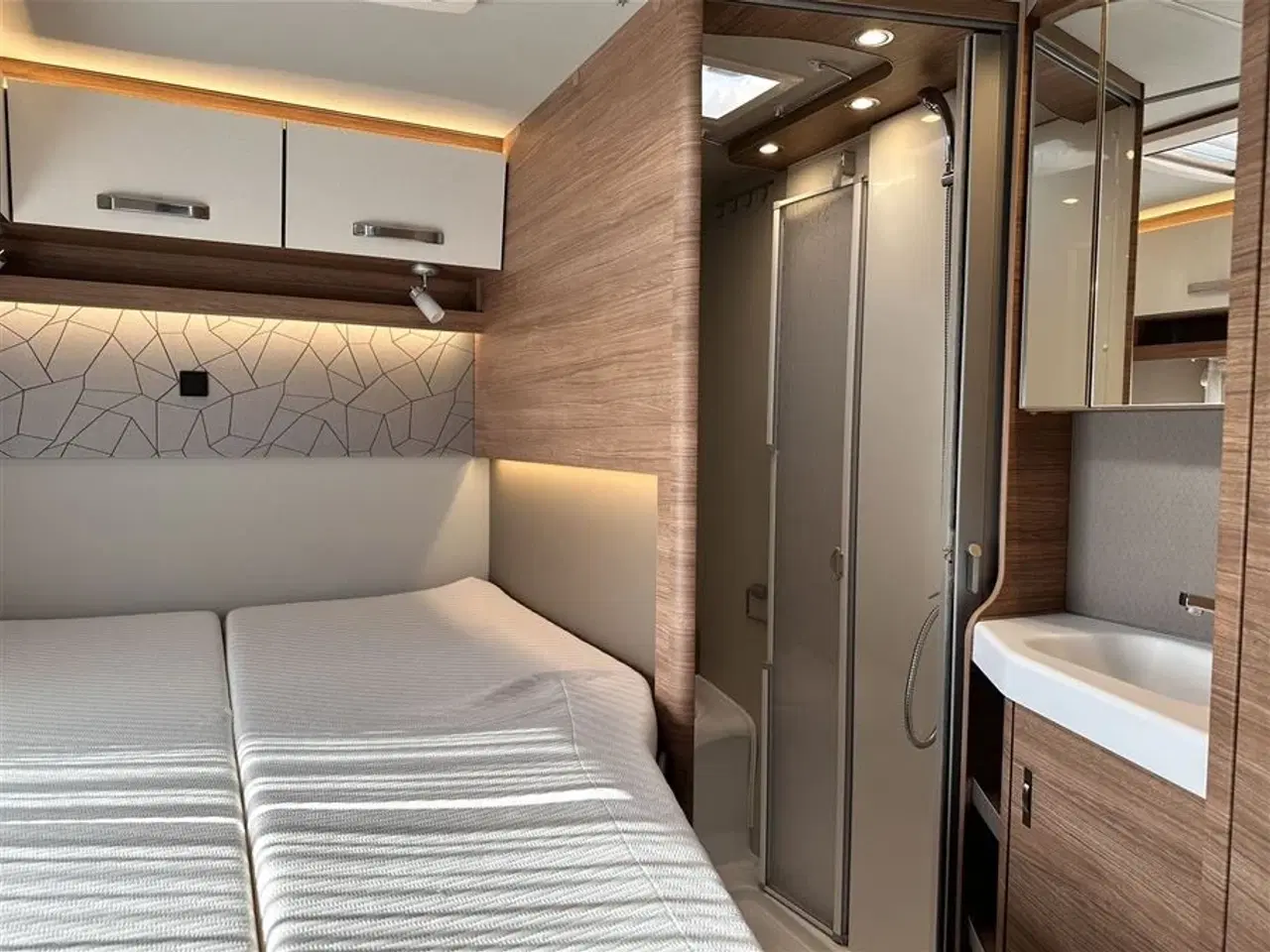 Billede 4 - 2021 - Weinsberg CaraCompact 600 MF "Pepper Edition"   Kompakt autocamper med Automat gear