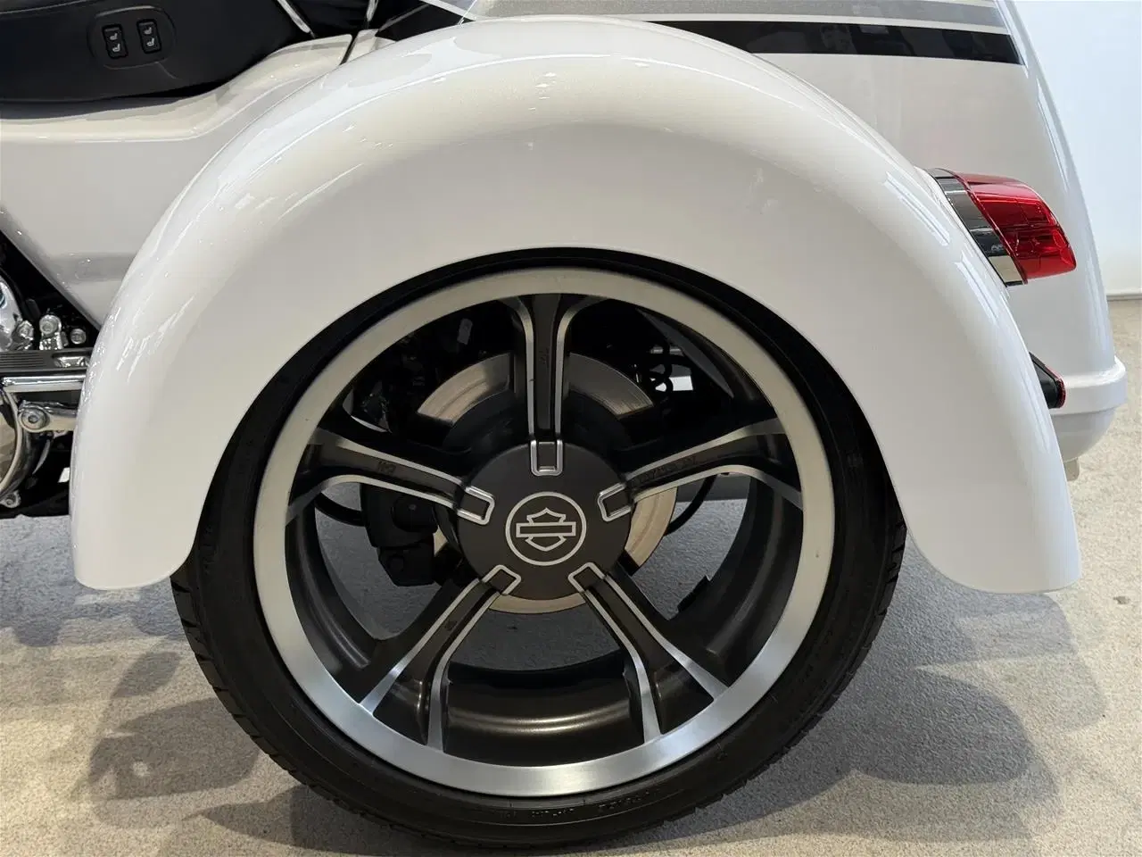 Billede 41 - Harley-Davidson FLHTCUTGSE Tri Glide Ultra CVO 117" Trike