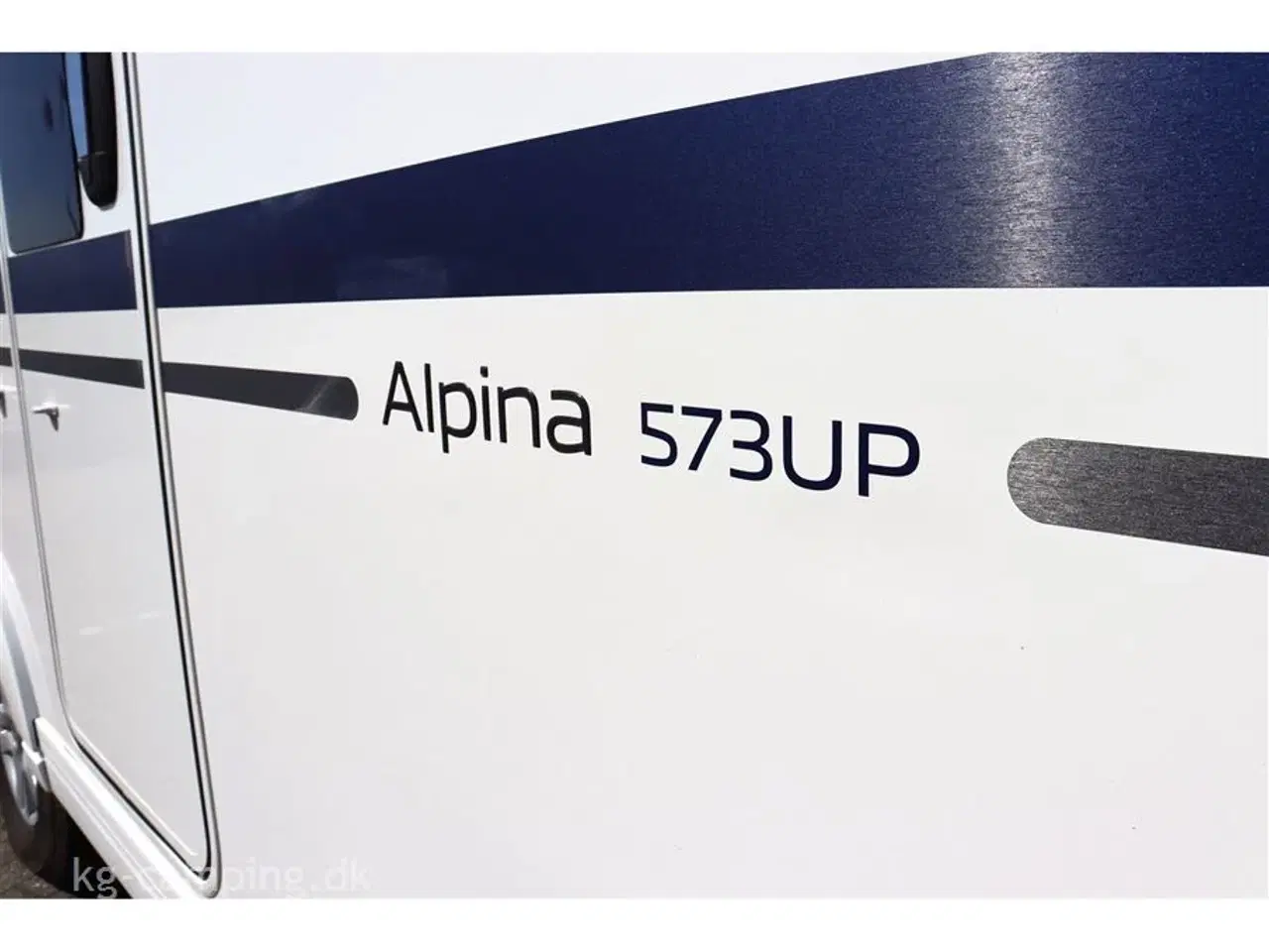 Billede 4 - 2019 - Adria Alpina 573 UP   Velholdt Luksus Vogn med kæmpe rundsiddegruppe. ALDE centralvarme.