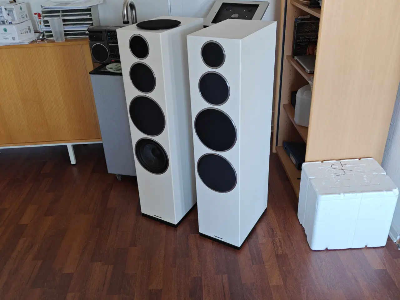 Billede 1 - Et set Wharfedale Diamond 11.5 gulvhøjtalere i hvi