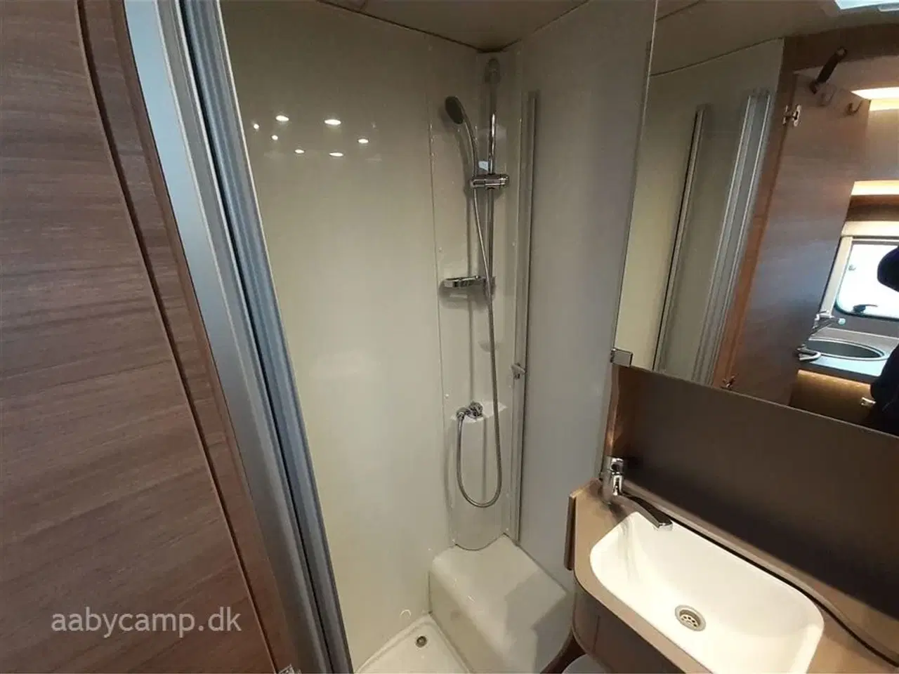 Billede 14 - 2021 - Weinsberg CaraCompact 600 MEG Pepper   Compact model på under 7 meter. med rigtig god indretning. headup display.