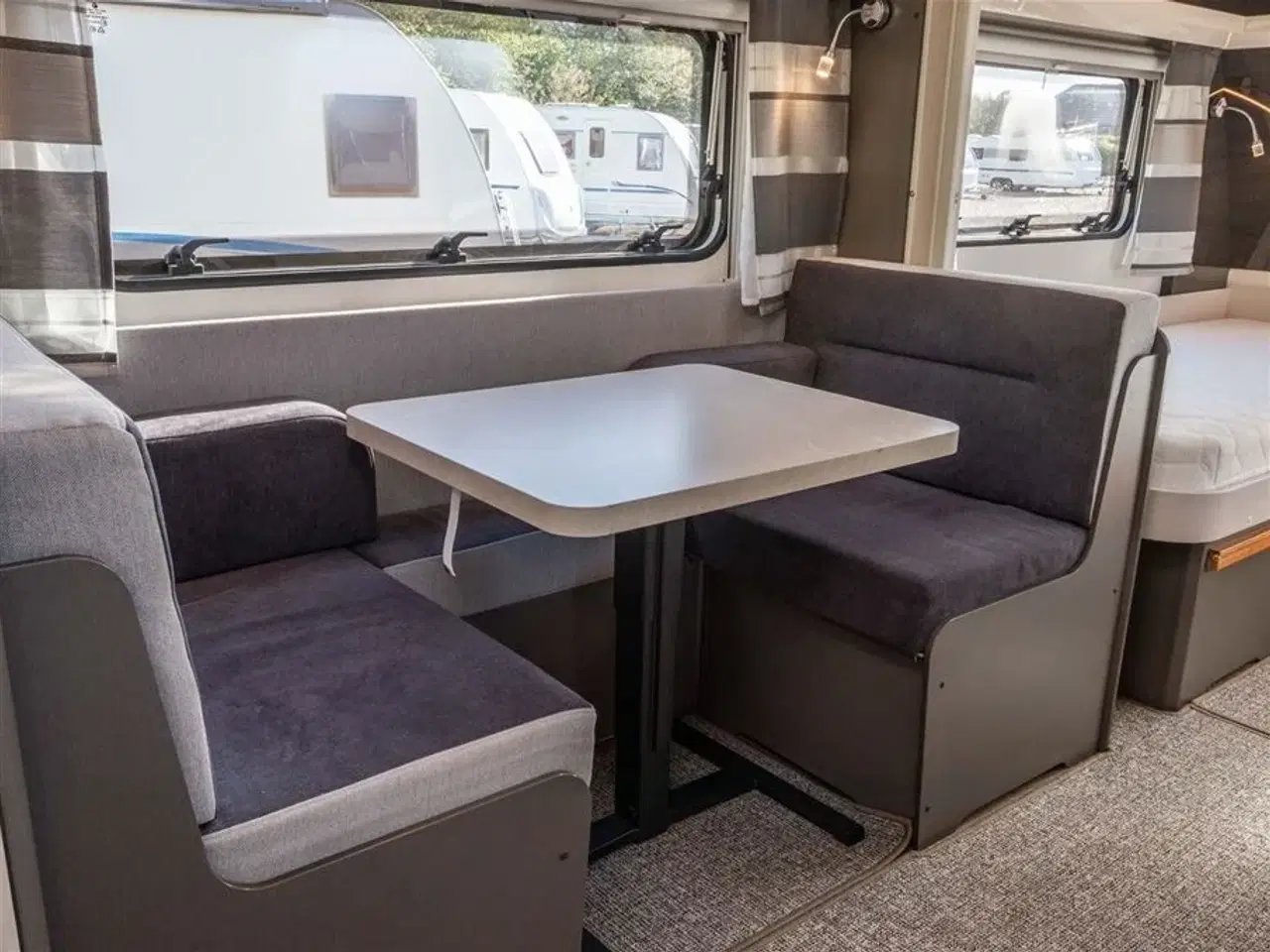 Billede 17 - 2023 - Hobby Excellent 460 SL   Enkeltsengsvogn med fortelt og annex mm.
