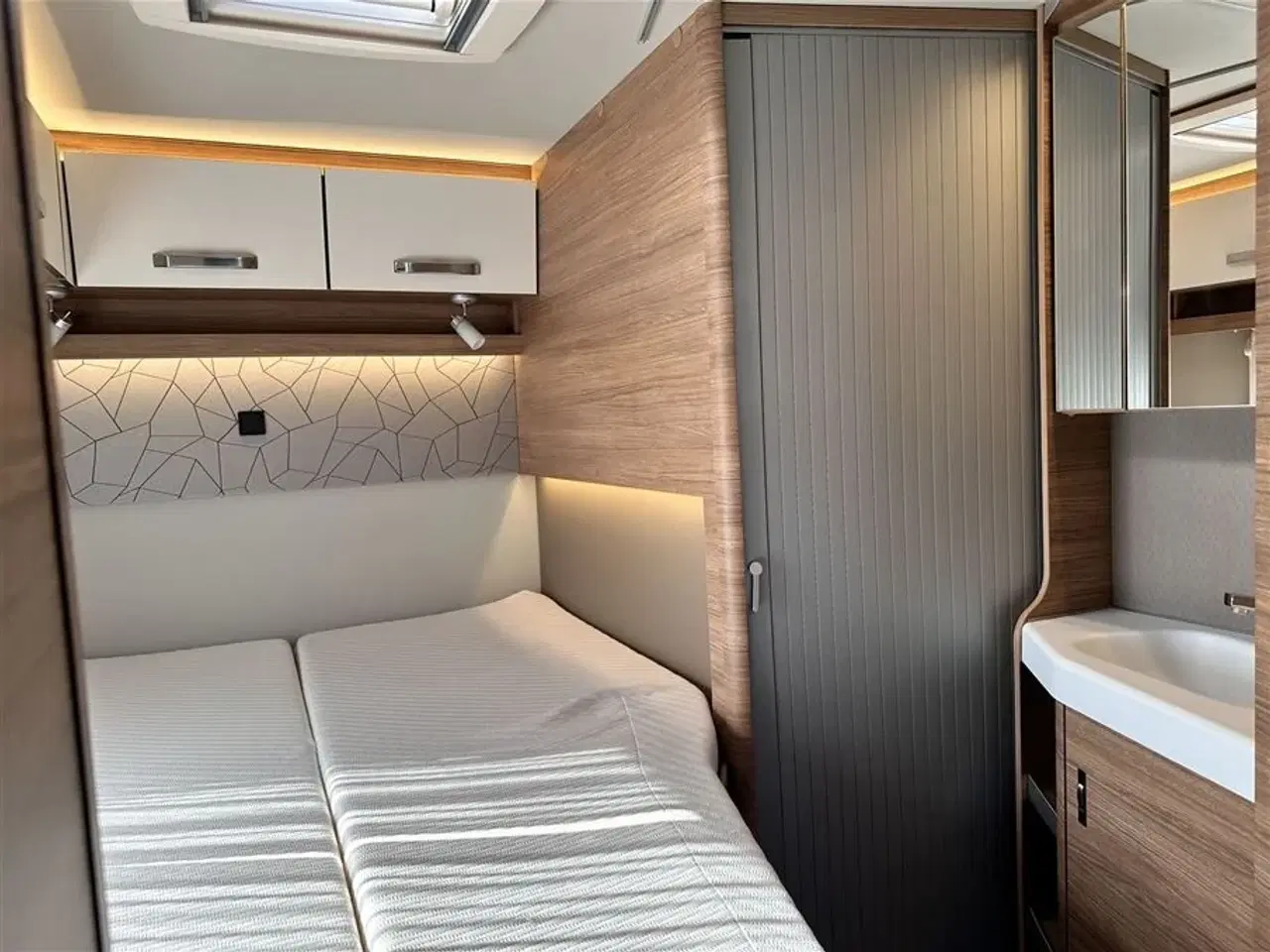Billede 22 - 2021 - Weinsberg CaraCompact 600 MF "Pepper Edition"   Kompakt autocamper med Automat gear