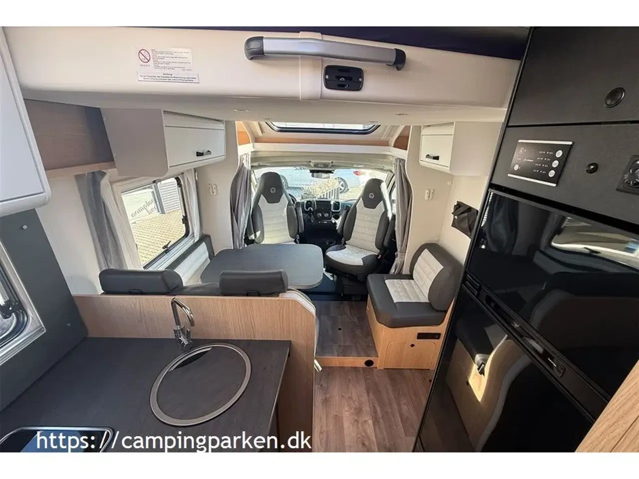 Billede 4 - 2024 - SunLight T 68 Adv. Edi. - Aut. gear   Udlejes: Ny autocamper med enkeltsenge, hæve/sænkeseng og automatgear