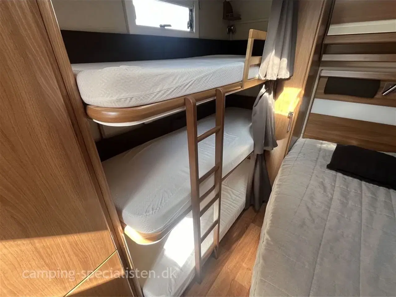 Billede 8 - 2015 - Kabe Ametist GLE KS B15 med 3 køjer   Kabe Ametist GLE/KS -  model 2015 med Køjer kan ses ved Camping-Specialisten Silkeborg.
