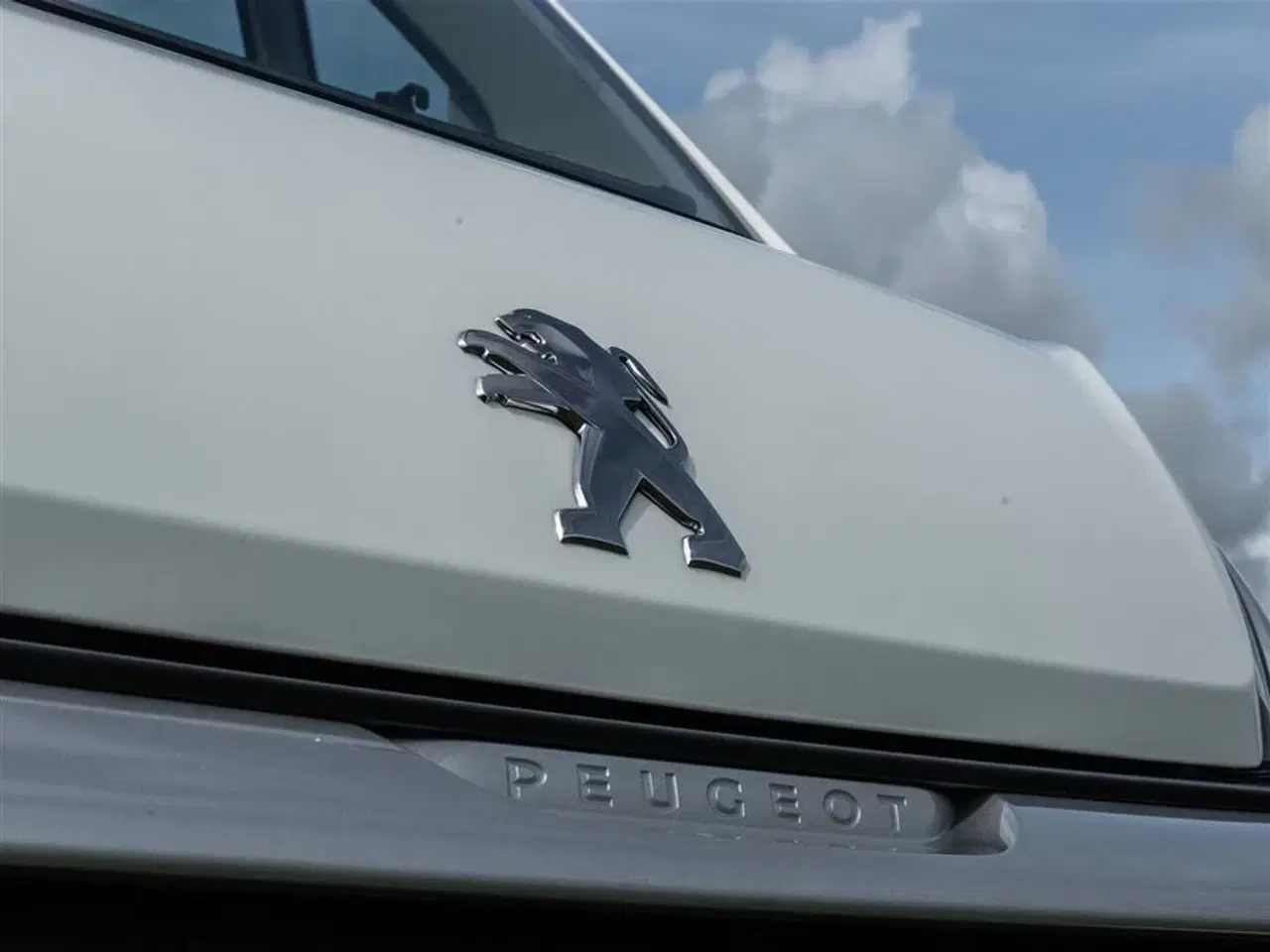 Billede 25 - 2021 - Bravia 636 140 Hk Edition 30   Campervan med langsgående senge og god indretning Kørt 20,500 Km.