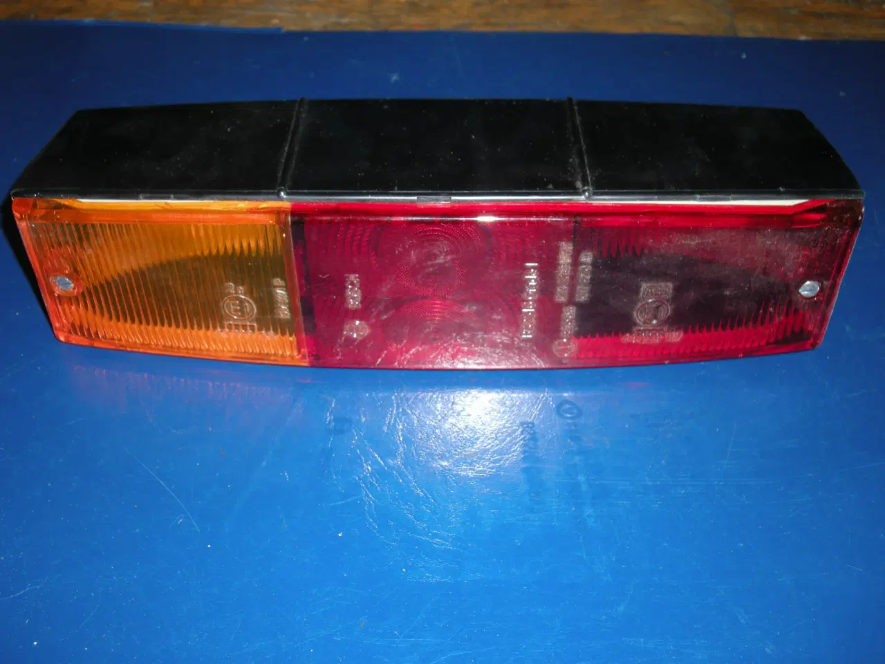 Billede 1 - 2 Universale nye Bosch baglygter