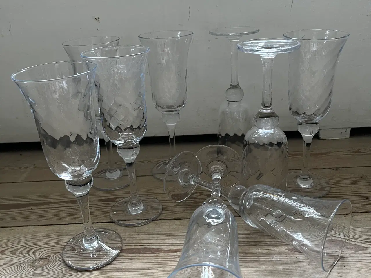 Billede 1 - Smukke champagneglas med skrå optiske striber