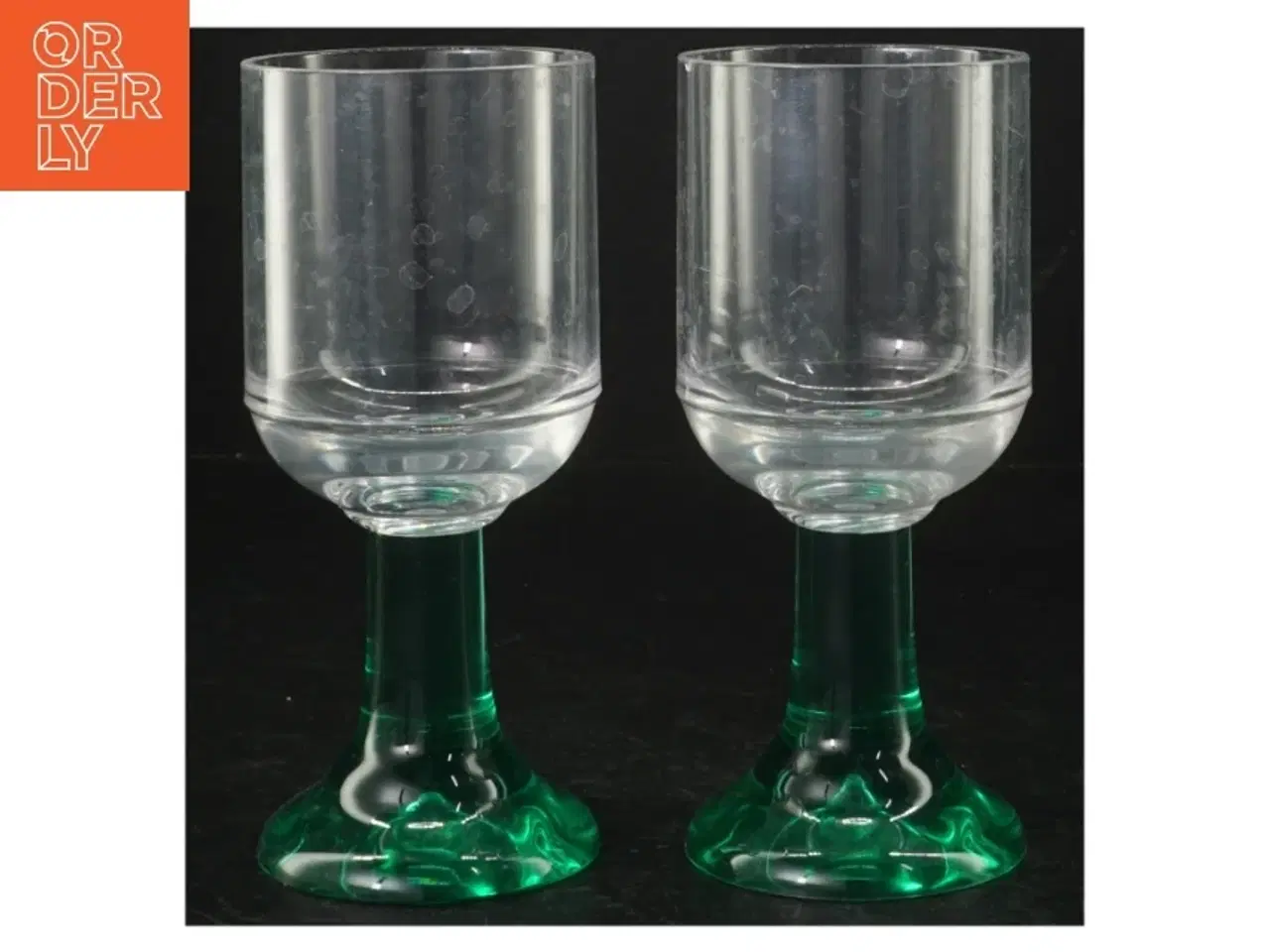 Billede 1 - Genbrugsglas med grøn bund (str. H. 16 cm)