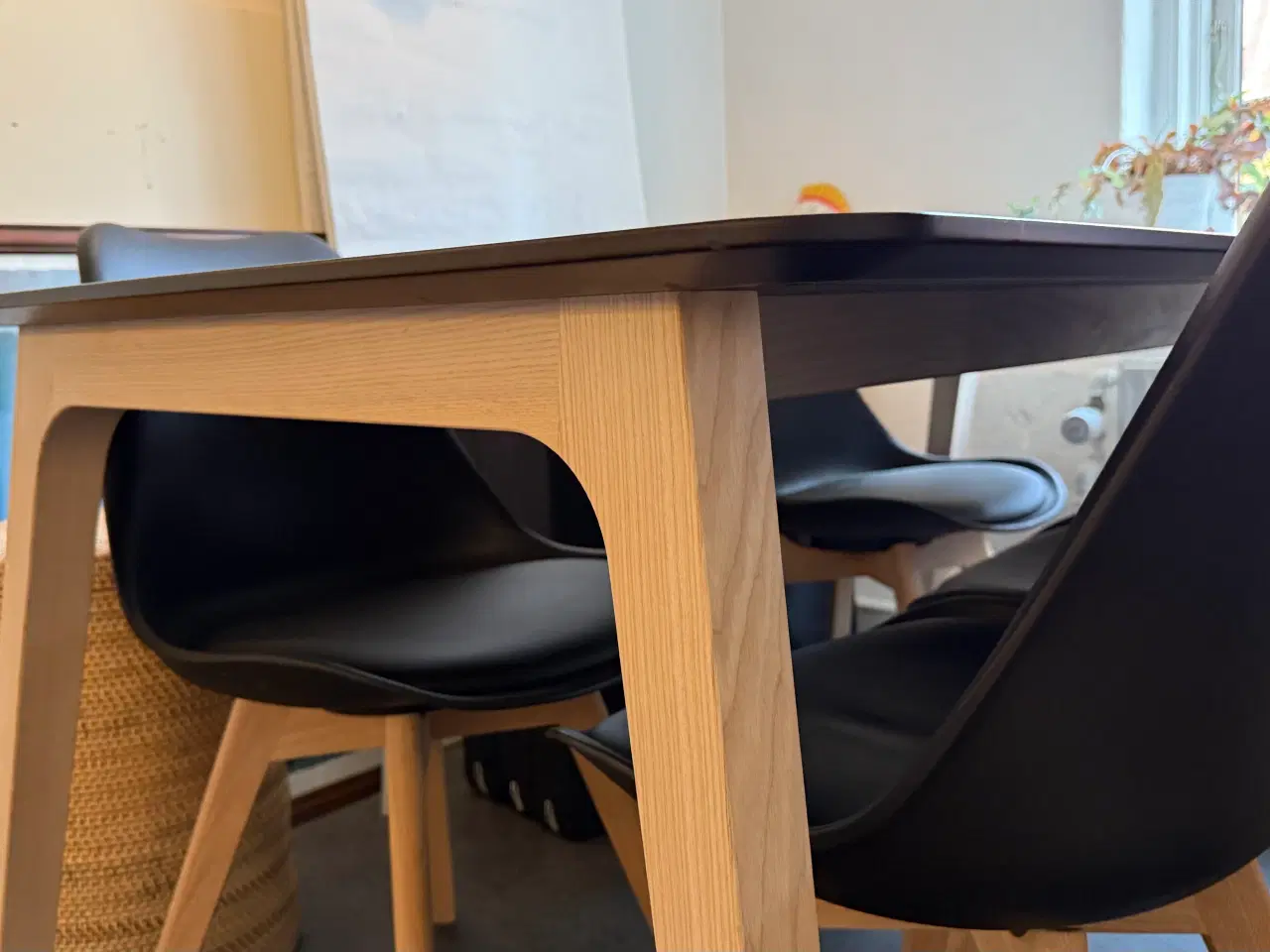 Billede 5 - Spisebord og 4 stole, som nye, sælges. 