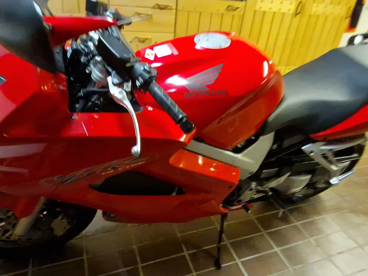 Billede 3 - Honda VFR 800 ABS kun 10500km!!