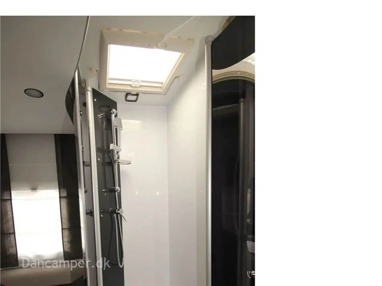 Billede 12 - 2022 - Chausson Titanium 716   FABRIKSNY - Fantastisk delintegreret autocamper med el. sænkbar køjer i bag.og sænkbar dobbeltseng i front, 170 HK og Automatgear