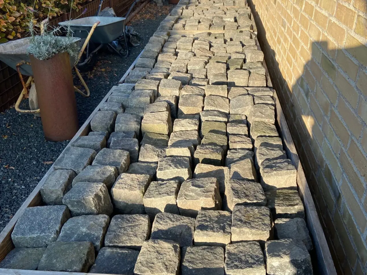 Billede 3 - 3360 Sorte granit chaussesten ca, 10x10 cm.