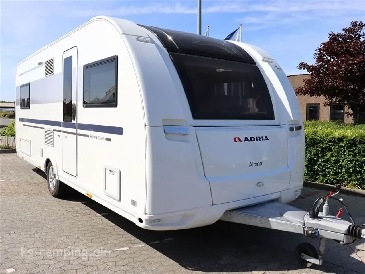 Billede 1 - 2019 - Adria Alpina 573 UP   Velholdt Luksus Vogn med kæmpe rundsiddegruppe. ALDE centralvarme.