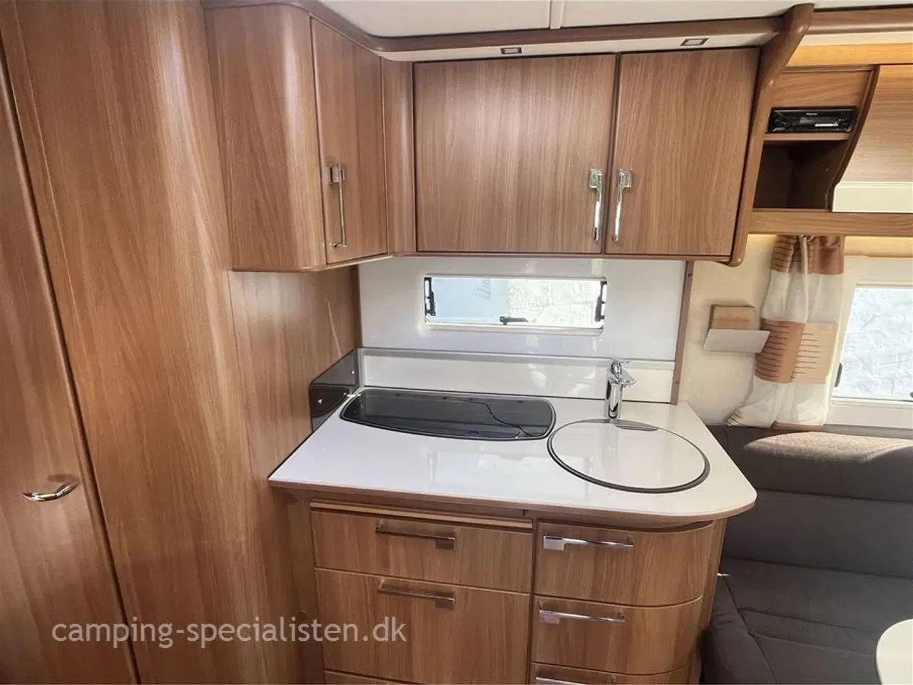 Billede 4 - 2015 - Kabe Ametist GLE KS B15 med 3 køjer   Kabe Ametist GLE/KS -  model 2015 med Køjer kan ses ved Camping-Specialisten Silkeborg.