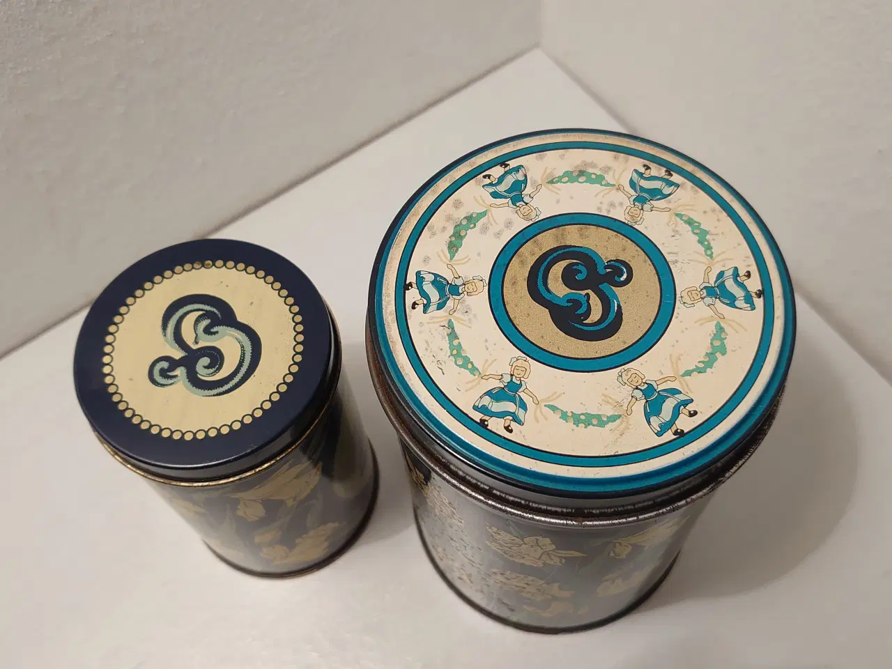 Billede 3 - Irma dåser: 2 stk runde. Højder 10,5 og 14 cm.