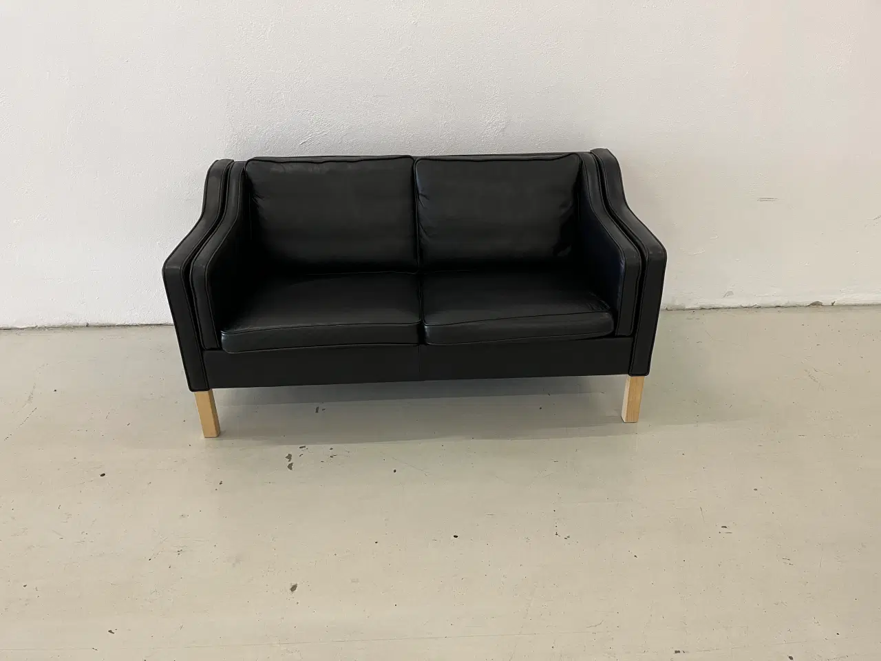 Billede 1 - Mogens Hansen MH195 2 Pers.Sofa i sort prestige.