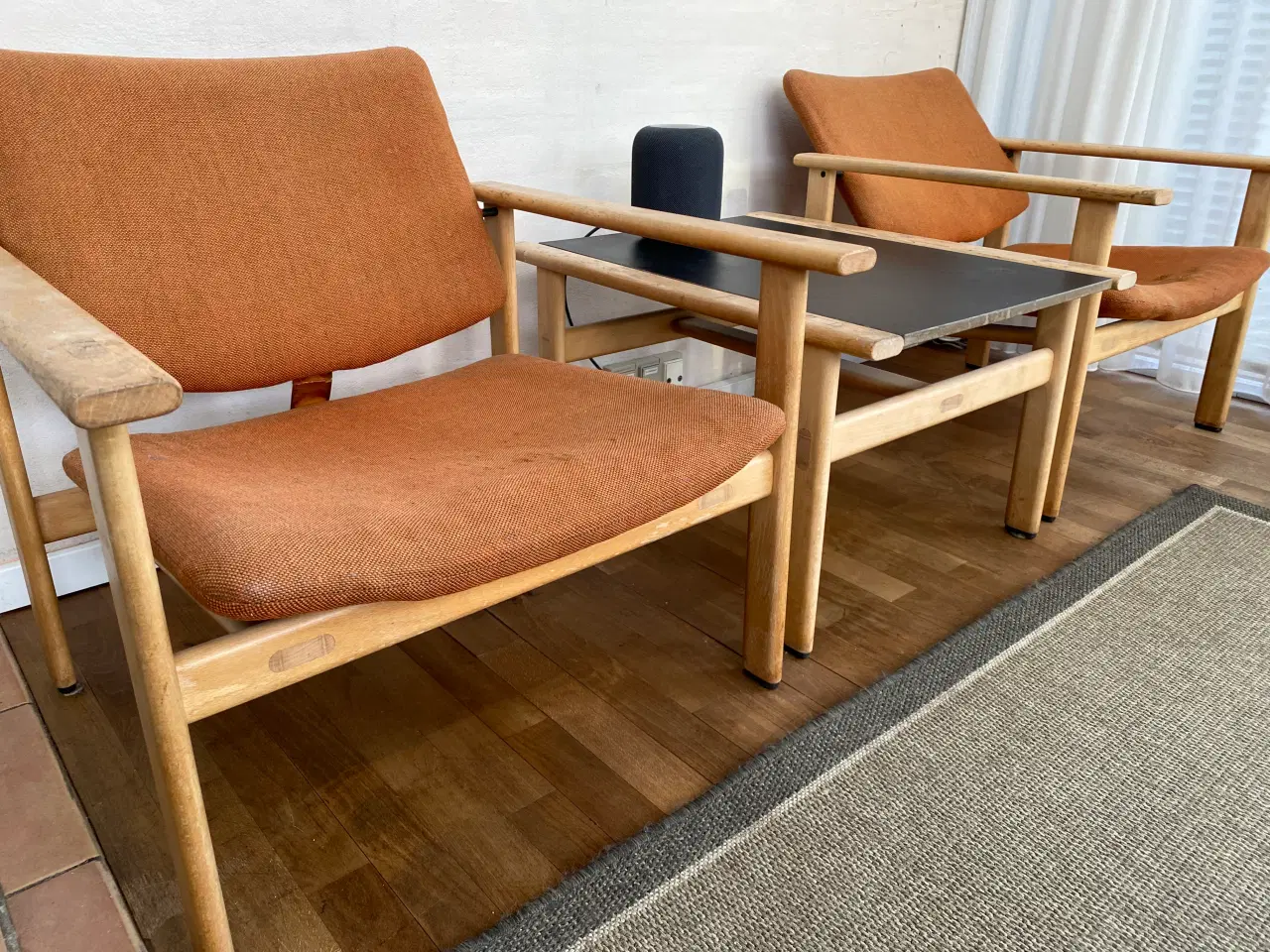 Billede 4 - Fritz Hansen 2 stole og 1 sidebord (Sælges samlet)