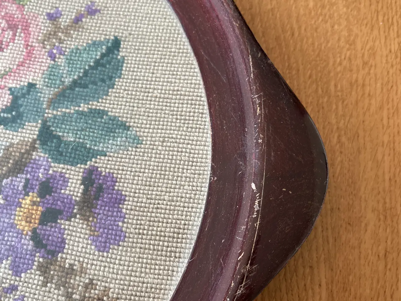 Billede 2 - Bakke med broderi