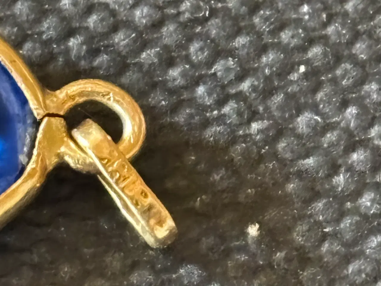 Billede 6 - 3 18 karat guld vedhæng med sten .