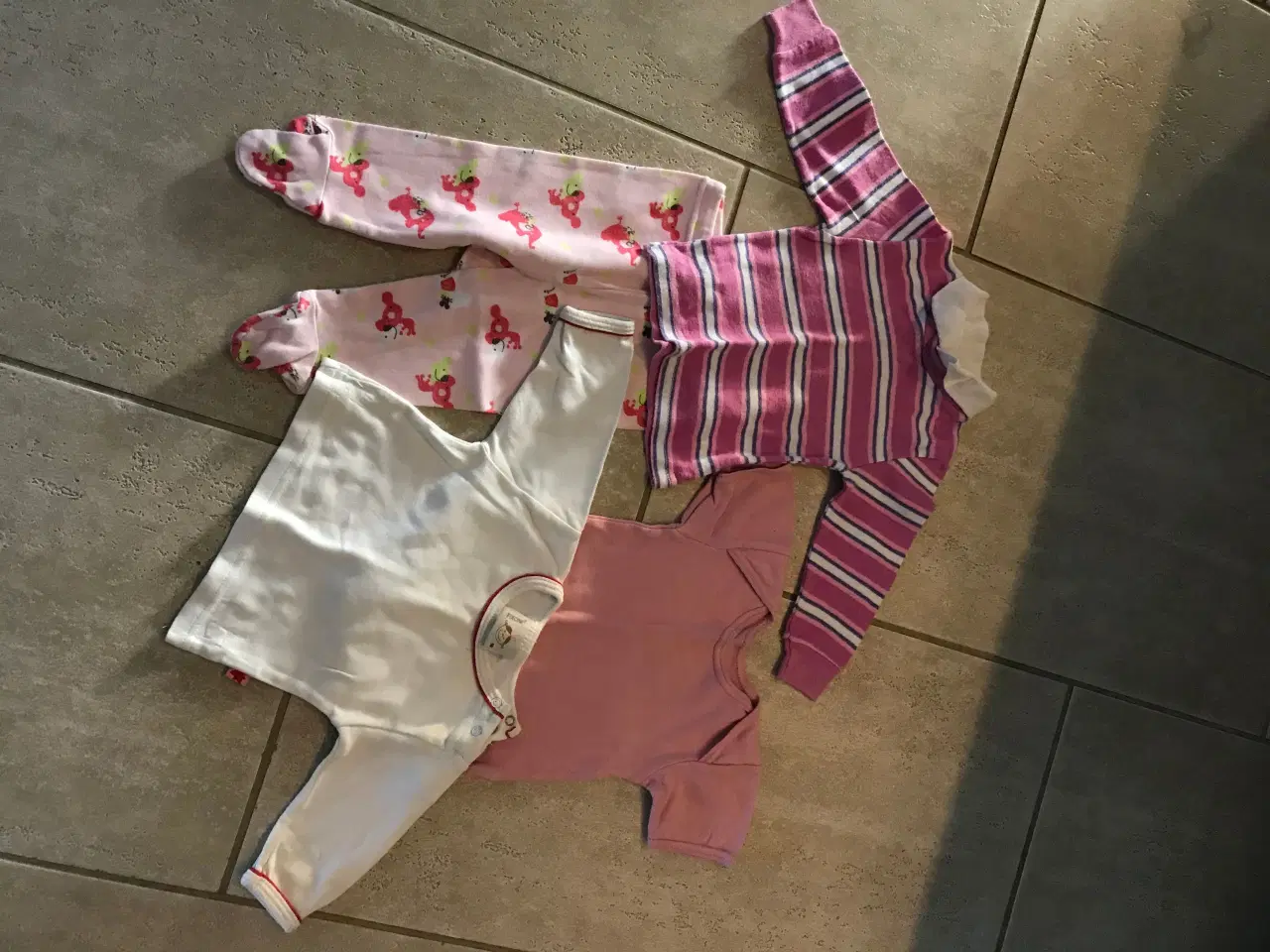 Billede 1 - Pigetøj, 4 dele, str. 50