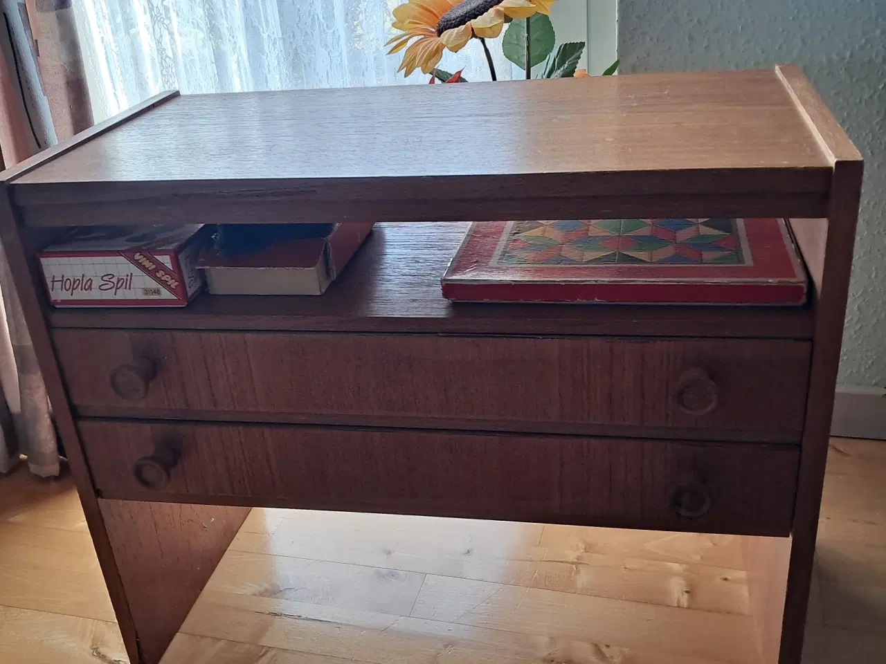 Billede 2 - Natbord i teaktræ.