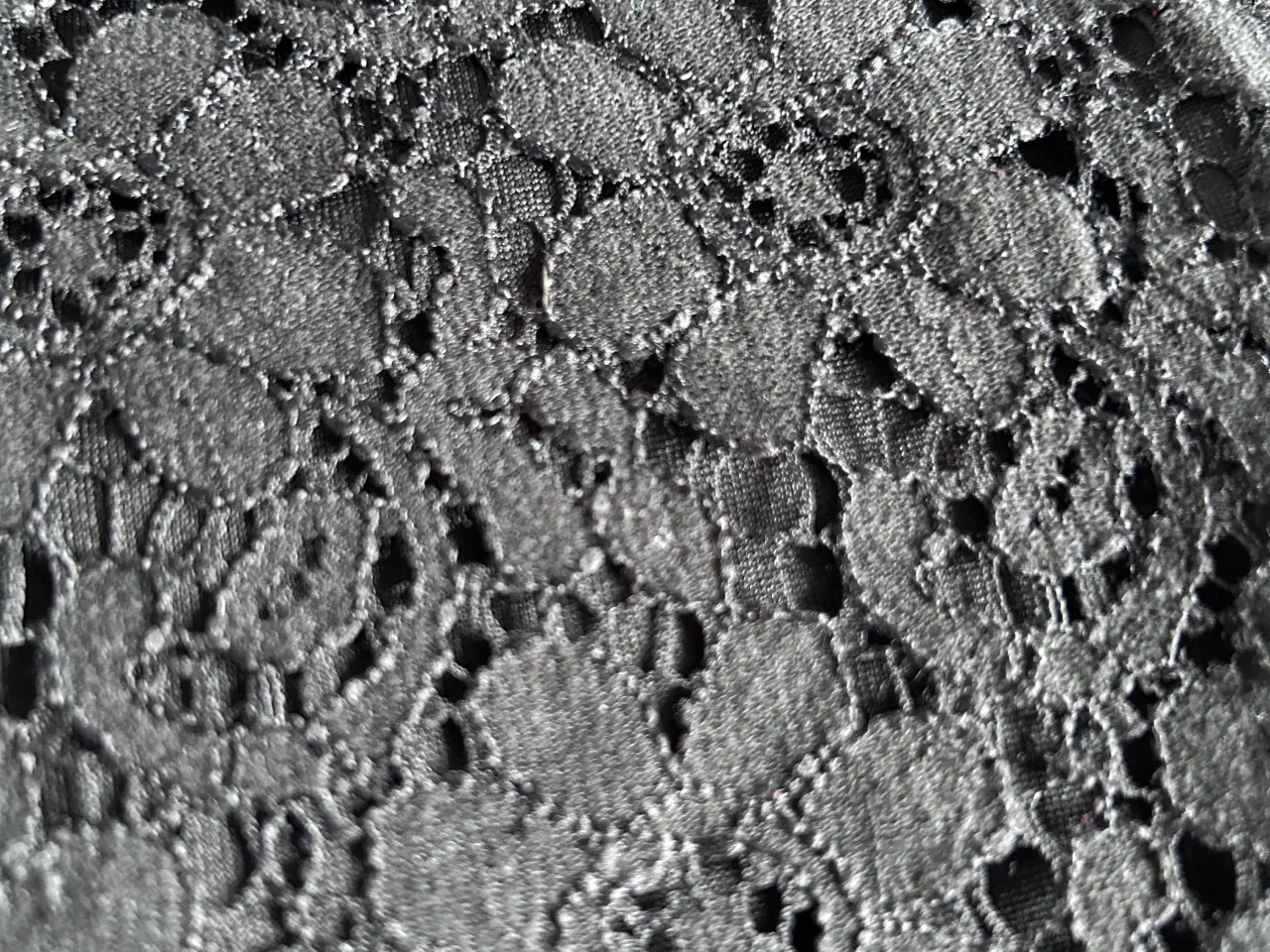 Billede 3 - H&M broderi anglaise kjole, str. 134