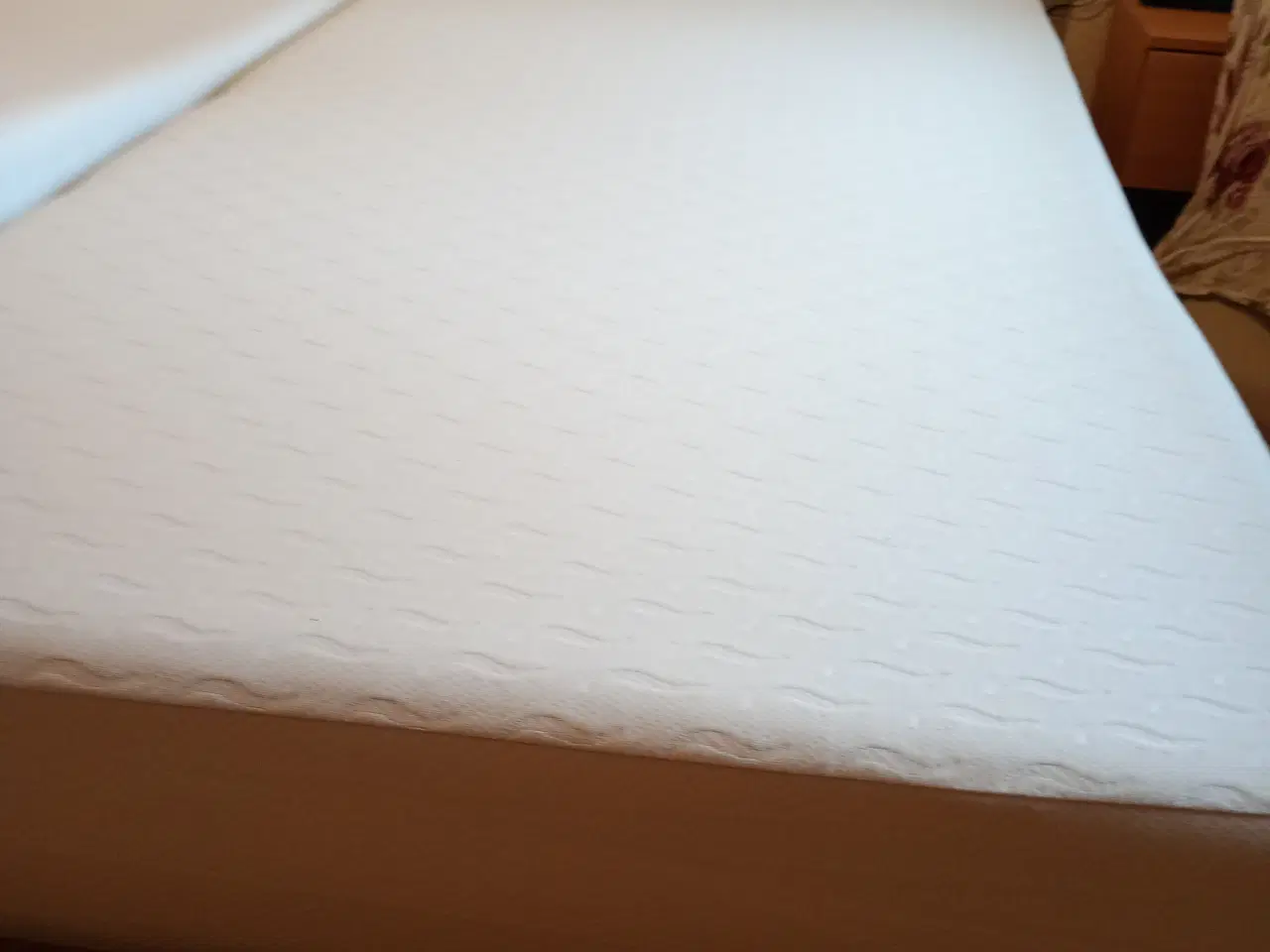 Billede 1 - Elevationsseng 2 nye madrasser og topmadrasser. 