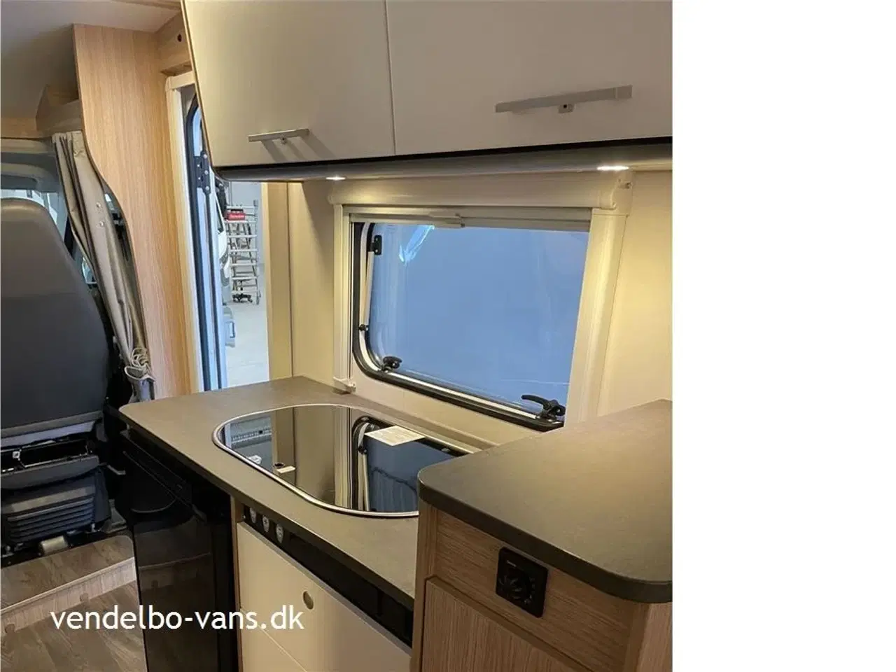 Billede 9 - 2022 - SunLight VAN V69   Fritstående dobbeltseng i bag