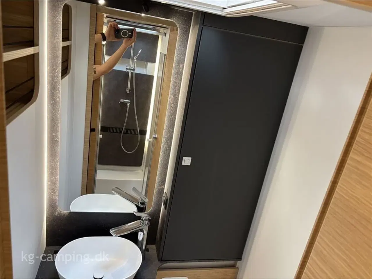 Billede 19 - 2024 - Adria Sonic Plus 700 DL   Adria Sonic 700 DL – Bestilt hjem med topudstyr! NU EKSTRA nedsat