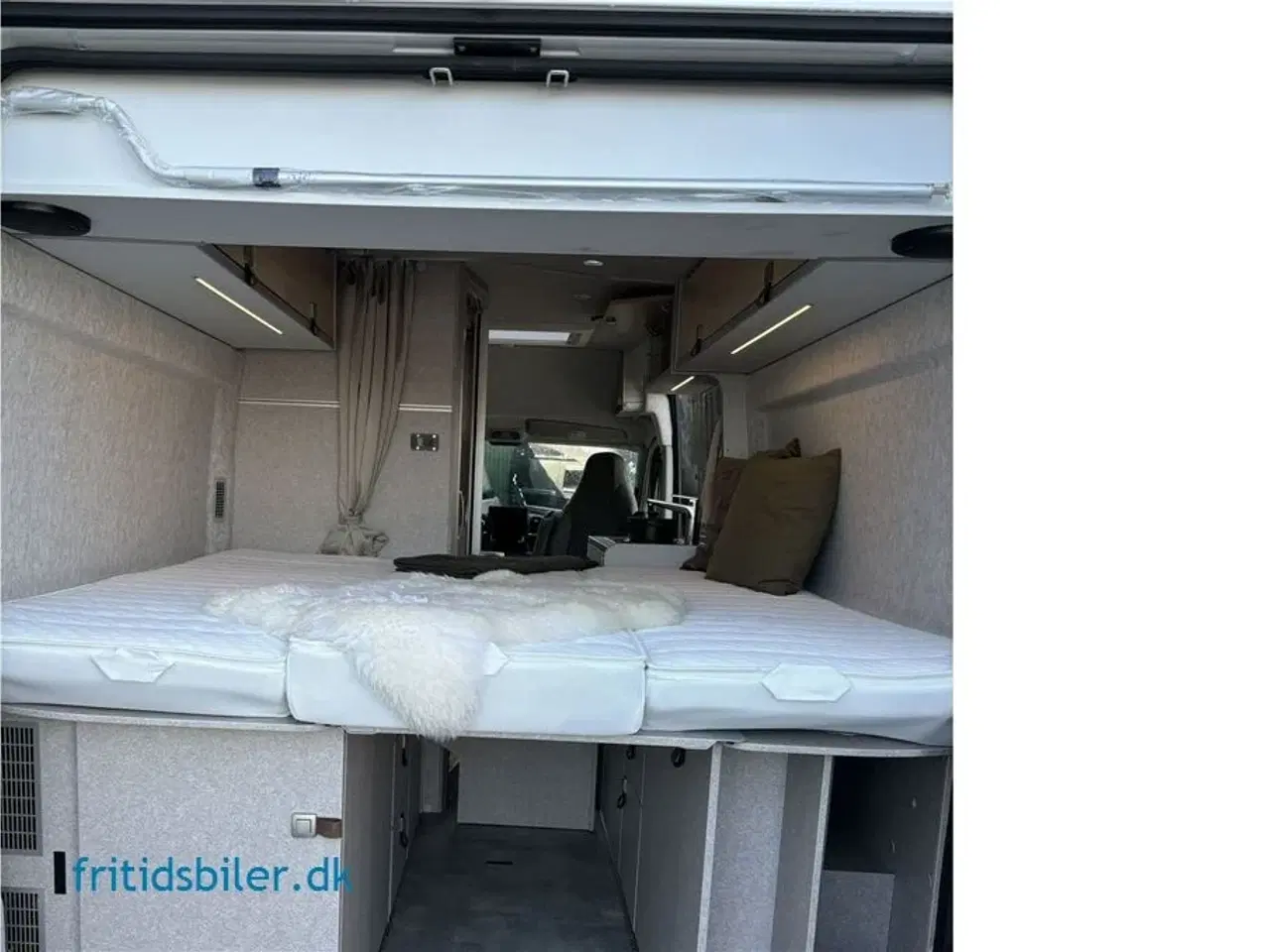 Billede 10 - 2024 - Hymer   Hymer Yosemite med alt udstyr under 6 m med langsgående senge