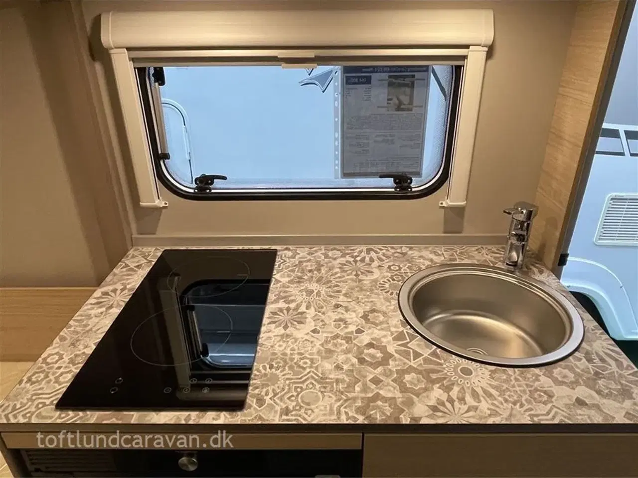 Billede 21 - 2025 - Weinsberg CaraCito 470 EU E-Power   LAV VÆGT. FULDELEKTRISK campingvogn med enkeltsenge. EGENVÆGT KUN 955 KG !!