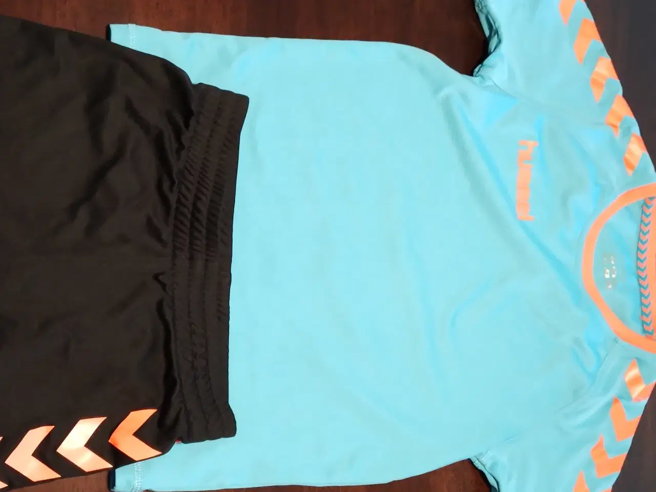 Billede 1 - Shorts sæt hummel