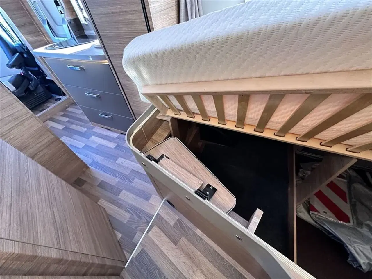 Billede 14 - 2021 - Weinsberg CaraCompact 600 MF "Pepper Edition"   Kompakt autocamper med Automat gear