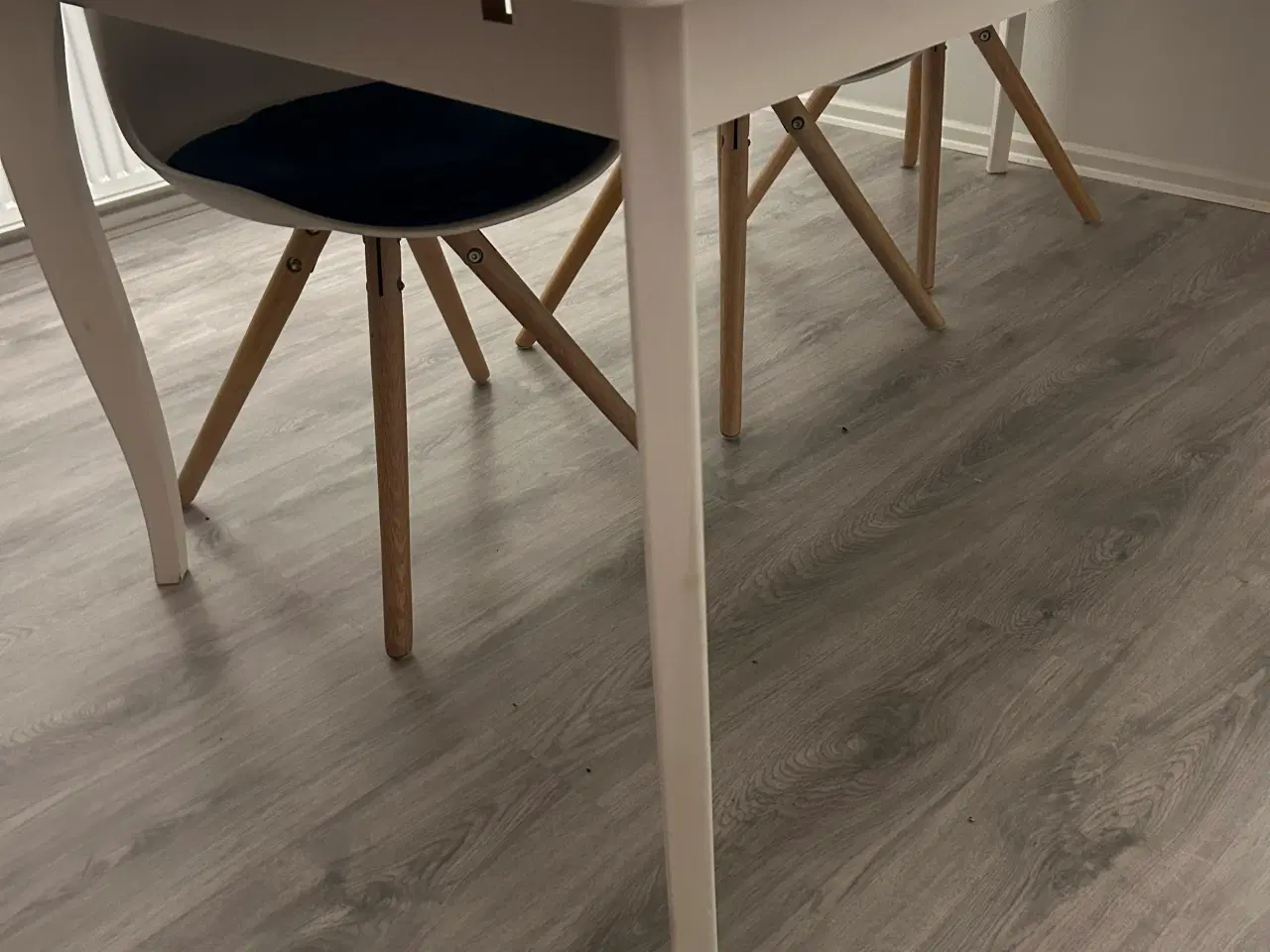 Billede 3 - Spisebord i hvid 