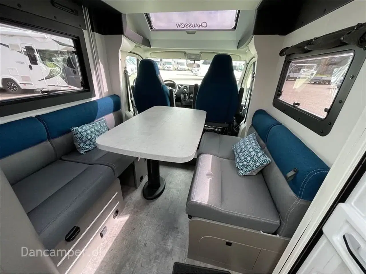 Billede 16 - 2024 - Chausson X650 Exclusive line   Unik cross-over model! Camper med stor Lounge og siddegruppe, sænkeseng, stor garage, Artic-, Connect-, Tilbehørs- og Safetypakke,