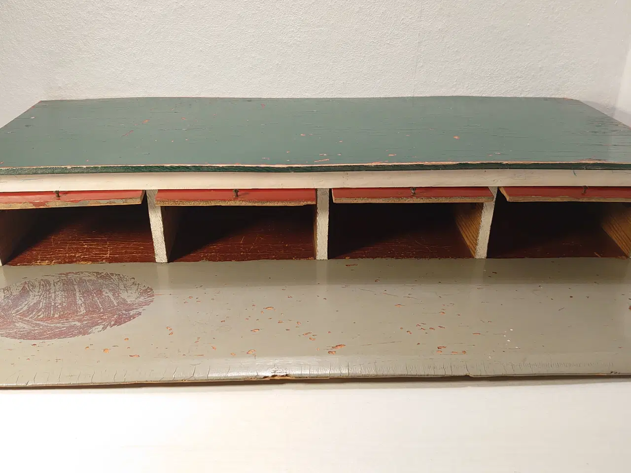 Billede 3 - Stor gammel trægarage m. 4 vippeporte. Ca 1950