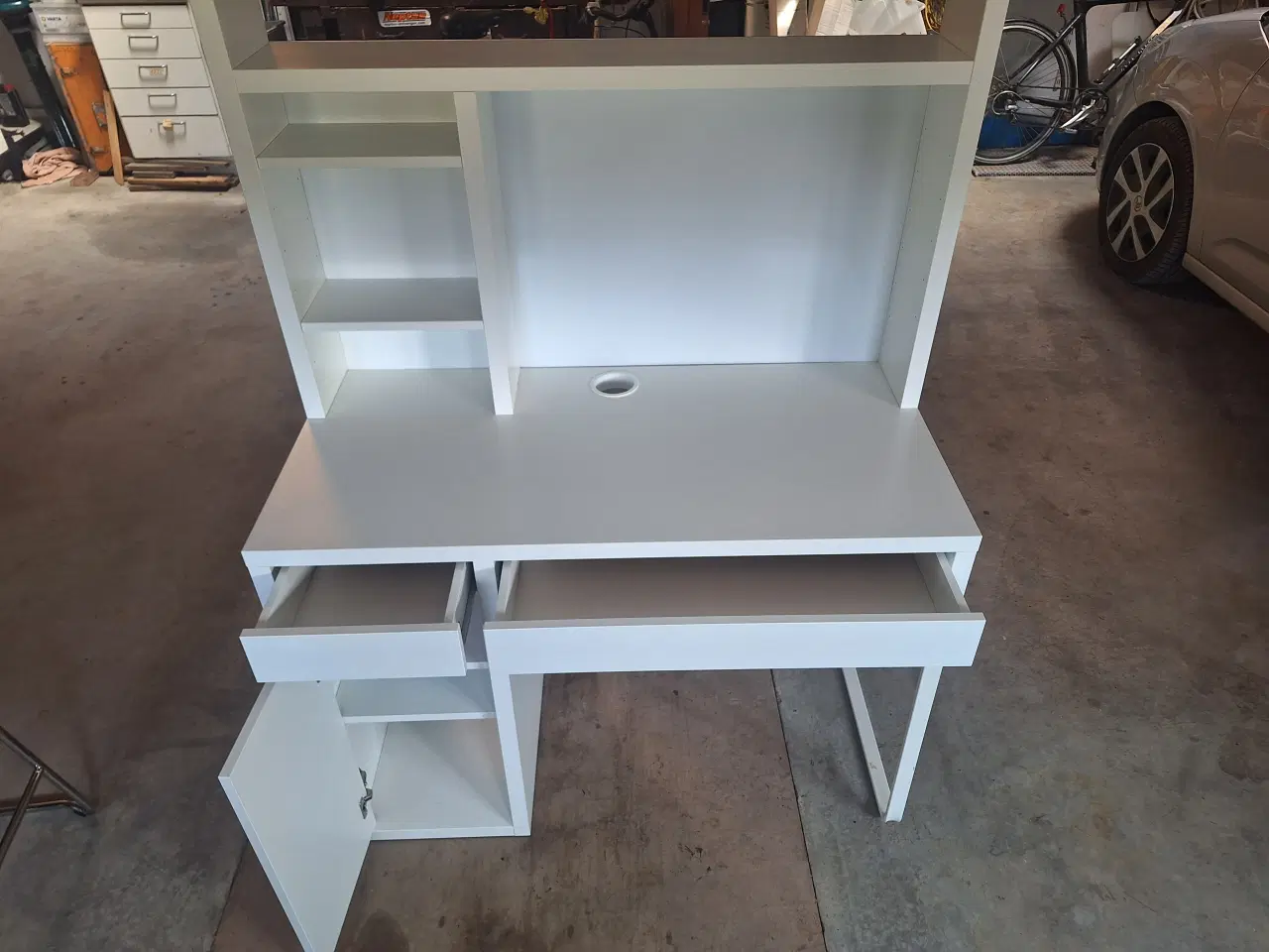 Billede 2 - IKEA MICKE Skrivebord, hvid, 105x50 cm