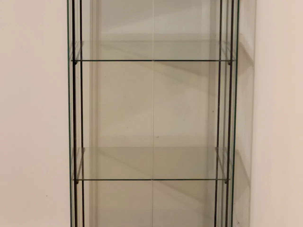 Billede 1 - Vitrineskab med glas