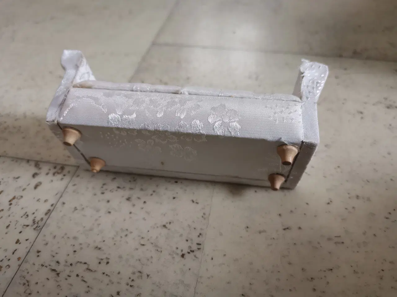 Billede 2 - Dukkehus Sofa