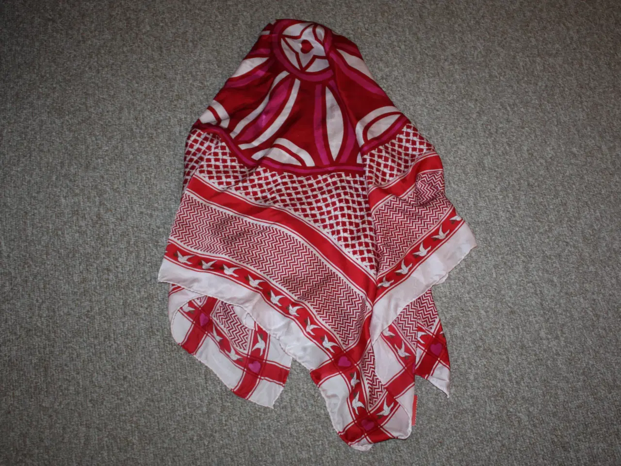 Billede 1 - Charlotte Sparre vintage silke tørklæde 100% silk 
